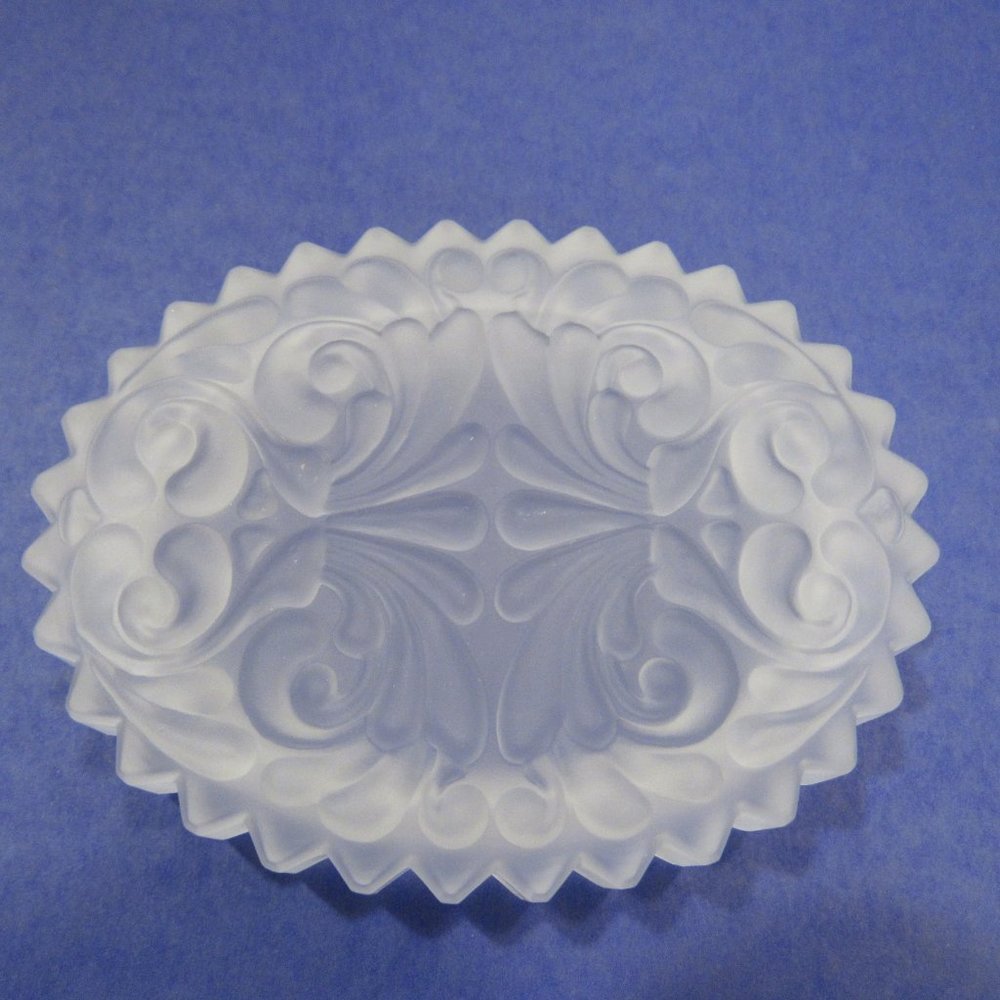 Clear Oval Glass Frosted Lid Trinket Jewelry Box - Picture 6 of 8
